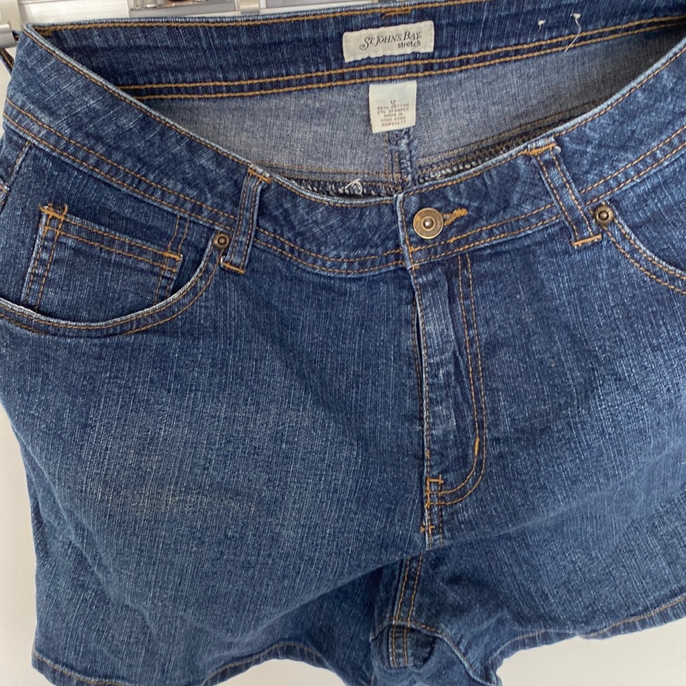 Women’s St. John’s bay stretch women’s denim shorts size 12.